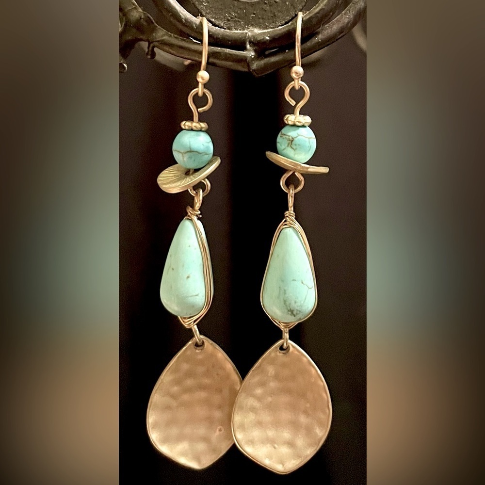 Gold tone and blue stone earrings - Picture 1 of 2